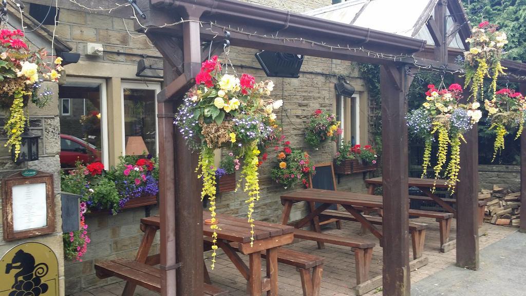 The Rose And Crown Hotel Huddersfield Kültér fotó